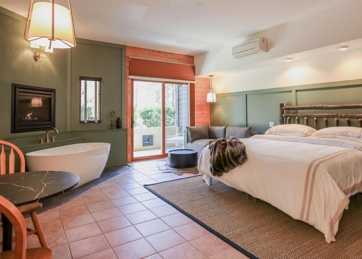 Outland Chalet & Suites Great Smoky Mountains Whittier エクステリア 写真