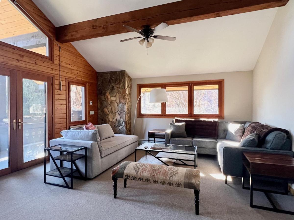 Outland Chalet & Suites Great Smoky Mountains Whittier 部屋 写真