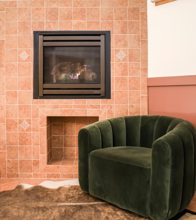 Outland Chalet & Suites Great Smoky Mountains Whittier エクステリア 写真