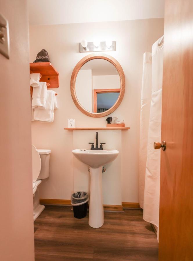 Outland Chalet & Suites Great Smoky Mountains Whittier 部屋 写真