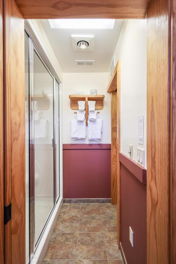 Outland Chalet & Suites Great Smoky Mountains Whittier エクステリア 写真