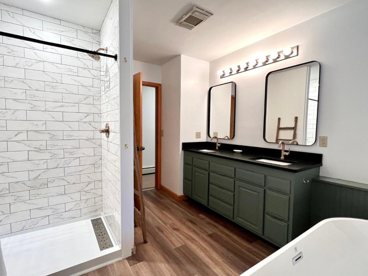 Outland Chalet & Suites Great Smoky Mountains Whittier 部屋 写真