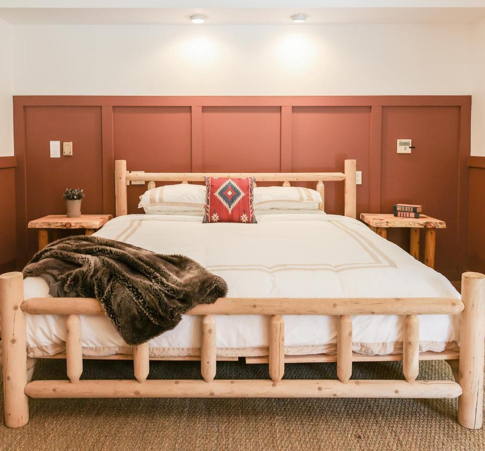 Outland Chalet & Suites Great Smoky Mountains Whittier エクステリア 写真