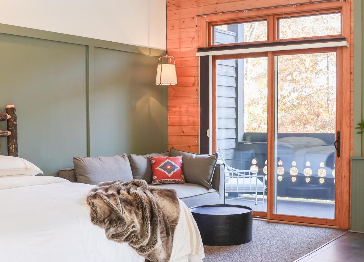 Outland Chalet & Suites Great Smoky Mountains Whittier エクステリア 写真