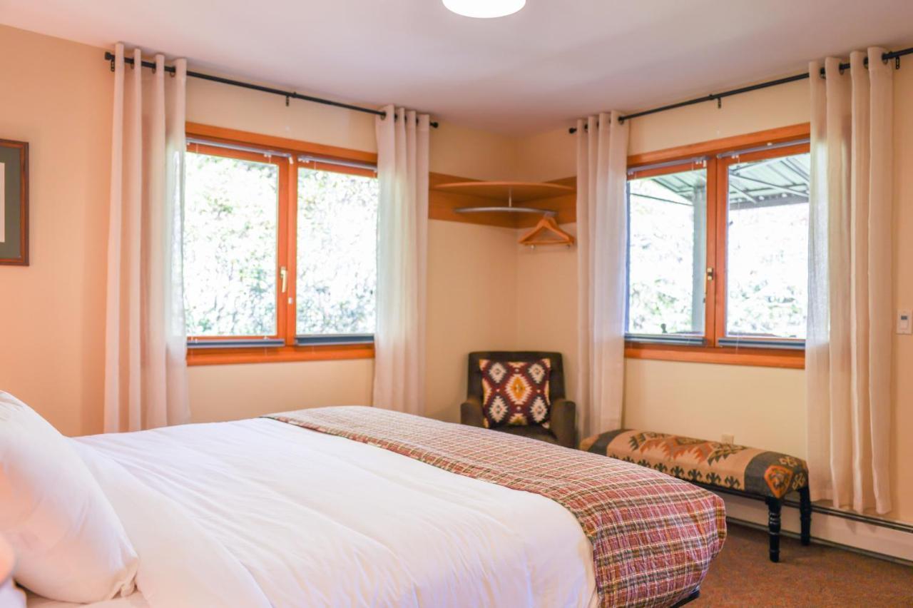 Outland Chalet & Suites Great Smoky Mountains Whittier 部屋 写真
