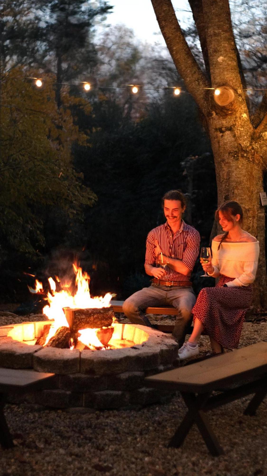Outland Chalet & Suites Great Smoky Mountains Whittier エクステリア 写真